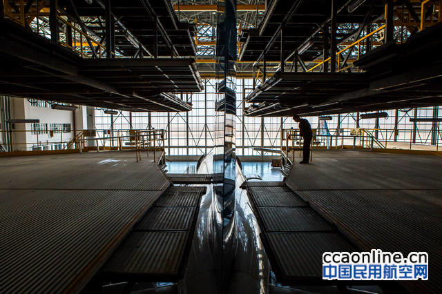 %e5%9c%a8%e9%a3%9e%e6%9c%ba%e5%b0%be%e5%9d%9e%e4%b8%ad%ef%bc%8c%e6%9c%ba%e5%8a%a1%e4%ba%ba%e5%91%98%e5%8f%af%e5%af%b9%e9%a3%9e%e6%9c%ba%e5%9e%82%e7%9b%b4%e5%ae%89%e5%ae%9a%e9%9d%a2%e4%b8%8e%e6%96%b9