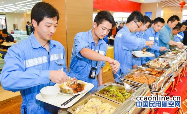 %e6%af%8f%e5%b9%b4%e5%85%83%e6%97%a6%e3%80%81%e6%98%a5%e8%8a%82%e3%80%81%e4%ba%94%e4%b8%80%ef%bc%8c%e5%8e%a6%e8%88%aa%e9%a3%9f%e5%a0%82%e4%b8%ba%e4%b8%80%e7%ba%bf%e5%91%98%e5%b7%a5%e5%85%8d%e8%b4%b9