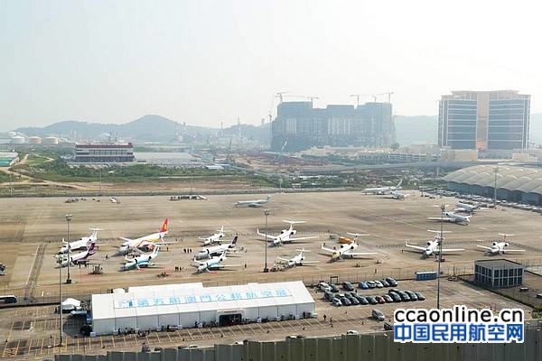 %e5%8d%97%e8%88%aa%e5%b7%a5%e4%bd%9c%e4%ba%ba%e5%91%98%e9%80%81%e6%8b%85%e6%9e%b6%e6%97%85%e5%ae%a2%e7%99%bb%e6%9c%ba