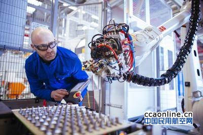 ligne_pales_bordessafranhelicopterengines-cyrille_abbad