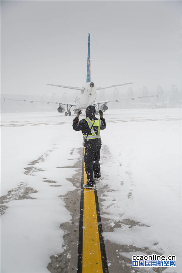 %e4%b8%80%e5%90%8d%e6%9c%ba%e5%8a%a1%e6%ad%a3%e5%bc%95%e5%af%bc%e4%b8%80%e6%9e%b6%e5%88%9a%e5%88%9a%e7%99%bb%e6%9c%ba%e5%ae%8c%e6%af%95%e7%9a%84%e9%a3%9e%e6%9c%ba%e5%88%92%e5%90%91%e8%bf%9c%e6%9c%ba