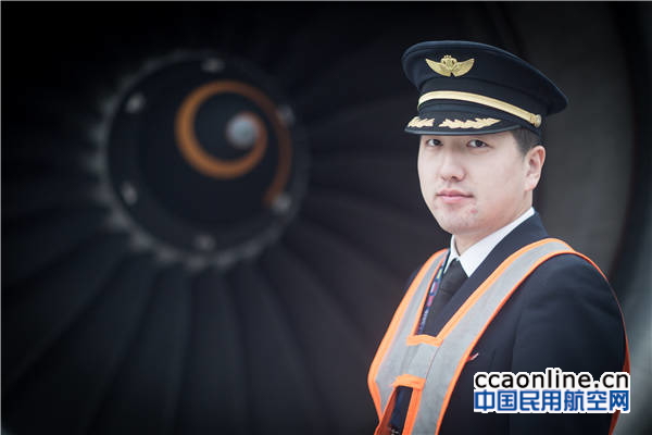 %e8%88%aa%e7%8f%ad%e5%89%af%e9%a9%be%e9%a9%b6%e5%9c%a8%e9%9b%aa%e4%b8%ad%e6%a3%80%e6%9f%a5%e5%8f%91%e5%8a%a8%e6%9c%ba