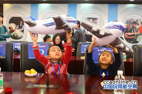 %e5%8d%97%e8%88%aa%e5%85%ac%e4%bc%97%e5%bc%80%e6%94%be%e6%97%a5%e3%80%80%e5%b8%82%e6%b0%91%e5%8f%82%e8%a7%82%e5%8d%97%e8%88%aa%e5%ae%a2%e8%88%b1%e9%83%a8%e4%bd%93%e9%aa%8c%e9%ad%85%e5%8a%9b%e9%a6%96