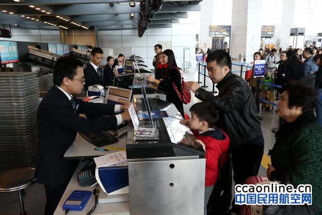 %e6%97%85%e5%ae%a2%e5%9c%a8%e5%80%bc%e6%9c%ba%e6%9f%9c%e5%8f%b0%e5%8a%9e%e7%90%86%e5%80%bc%e6%9c%ba%e6%89%8b%e7%bb%ad