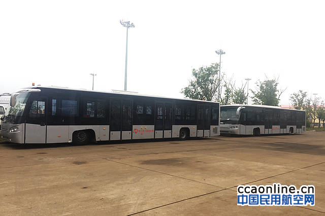 双头机场摆渡车