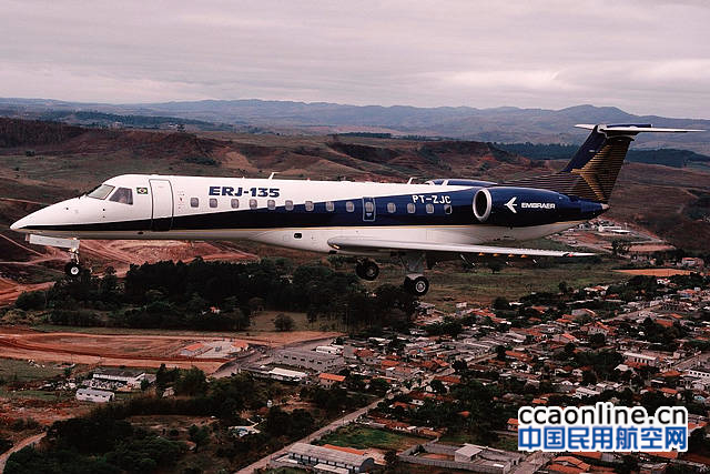 erj135