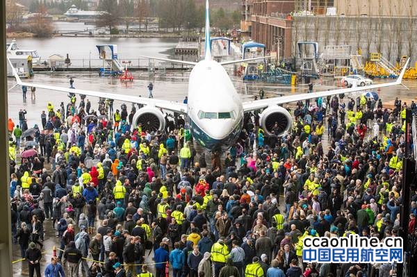 MAX 9 With 1st Shift Employees Outside Renton Factory Doors