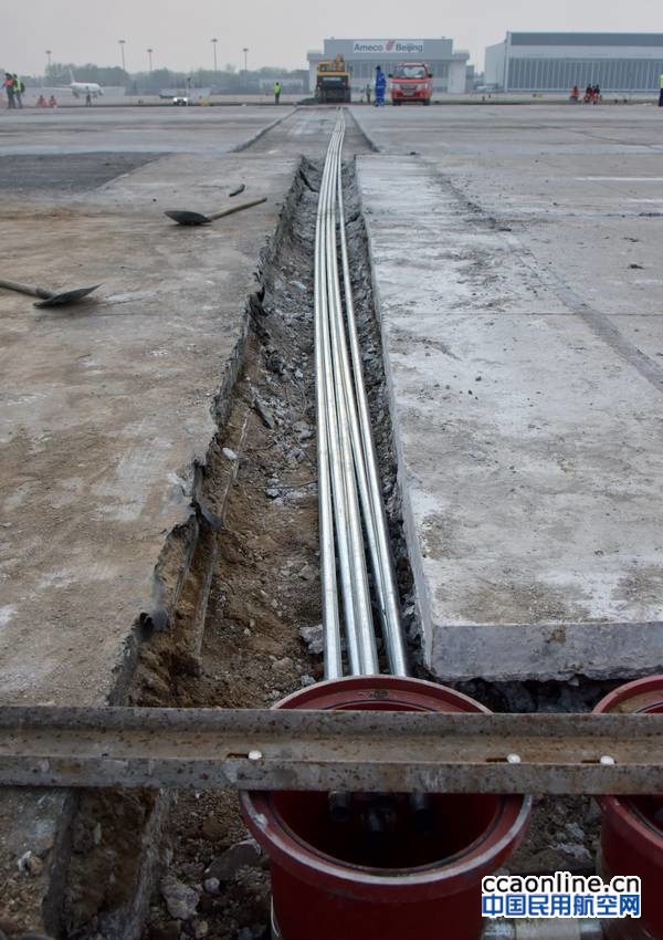 %e7%81%af%e5%85%89%e5%88%87%e6%a7%bd%e9%85%8d%e7%ae%a1-%e9%a9%ac%e5%84%92%e5%a3%ae-%e6%91%84