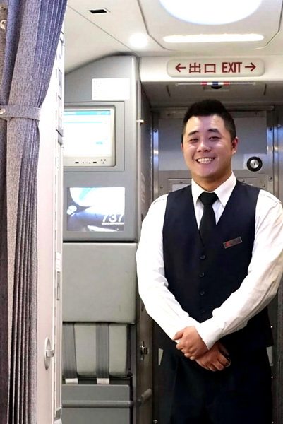 杨乐:国航重庆能干事,能扛事的男乘务长