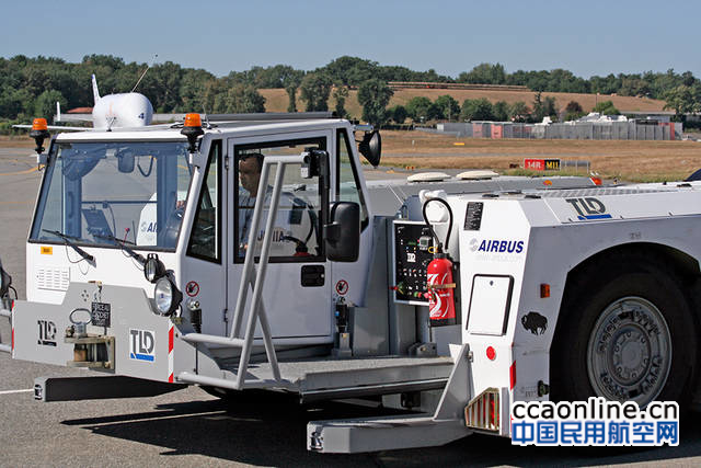 TLD飞机牵引车
