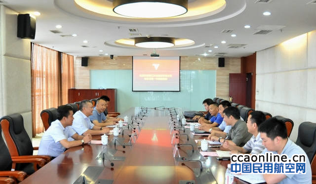 长龙航空总裁刘艺访问民航飞行学院