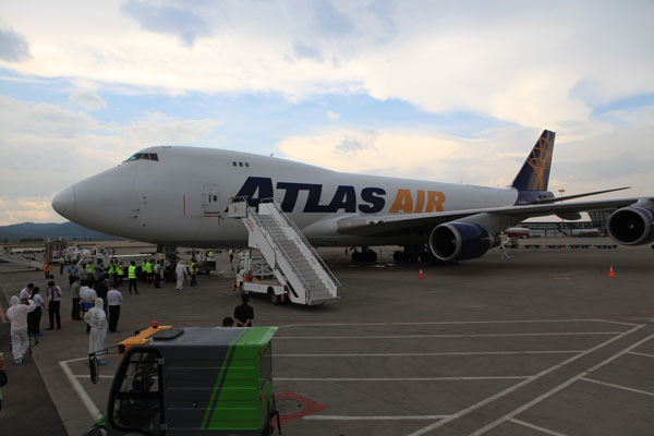 美国阿特拉斯航空空运种猪长水机场成功保障