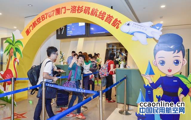 neo_img_%e9%a6%96%e8%88%aa%e6%97%85%e5%ae%a2%e9%99%86%e7%bb%ad%e7%99%bb%e6%9c%ba%e3%80%82