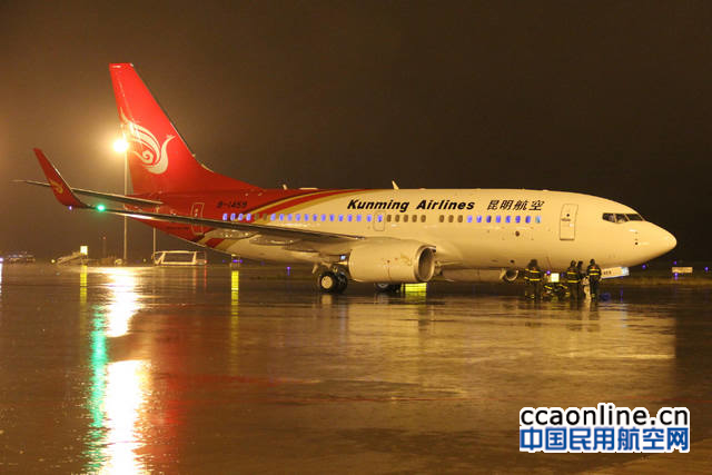 昆明航空B737-700