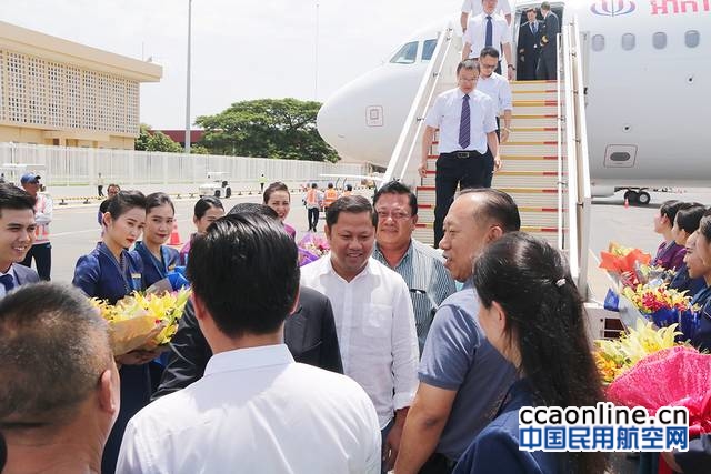 4-%e4%ba%91%e5%8d%97%e6%99%af%e6%88%90%e9%9b%86%e5%9b%a2%e8%91%a3%e4%ba%8b%e9%95%bf%e8%91%a3%e5%8b%92%e6%88%90%e5%9c%a8%e6%9f%ac%e5%9f%94%e5%af%a8%e9%87%91%e8%be%b9%e5%9b%bd%e9%99%85%e6%9c%ba%e5%9c%ba