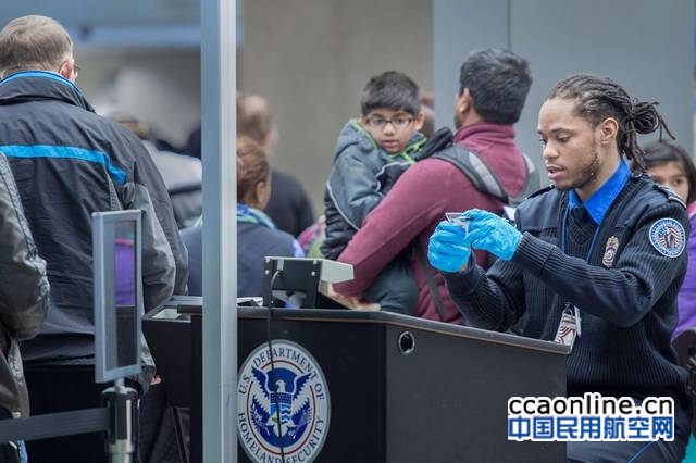 华盛顿杜勒斯机场安检