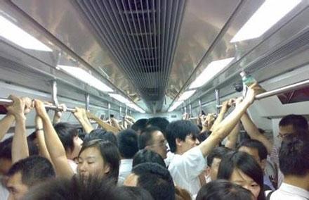 民航贫论：坐飞机么，挤挤更健康