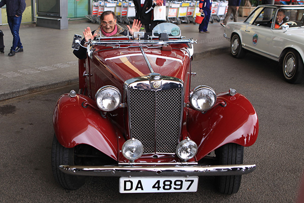 香港古董车亮相昆明长水国际机场