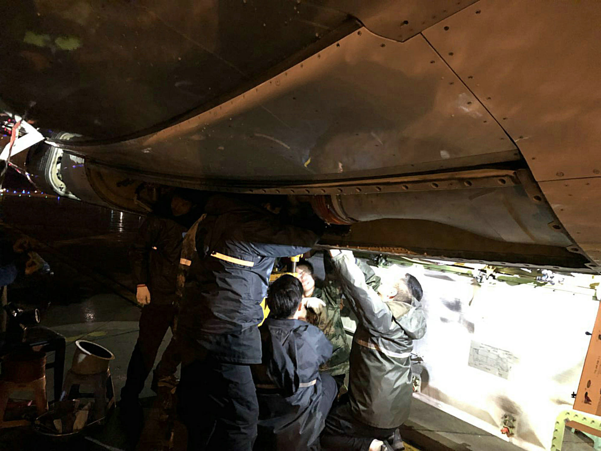 南航貴州機務手記：雨夜中修飛機是一種什么感受？