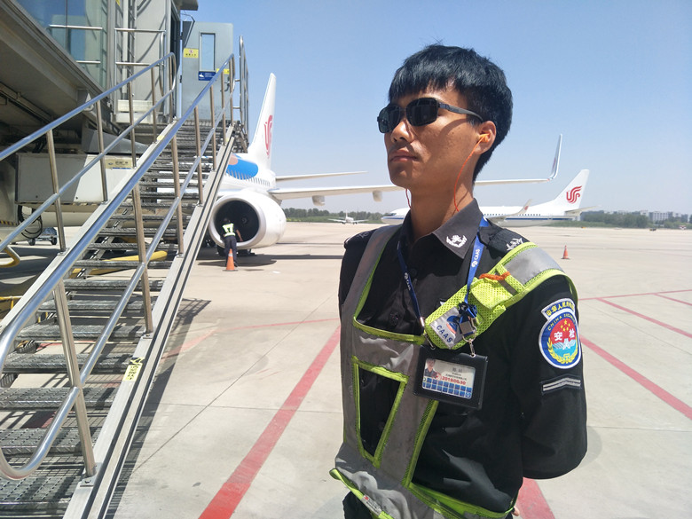 首都机场监护员郑利用青春书写使命