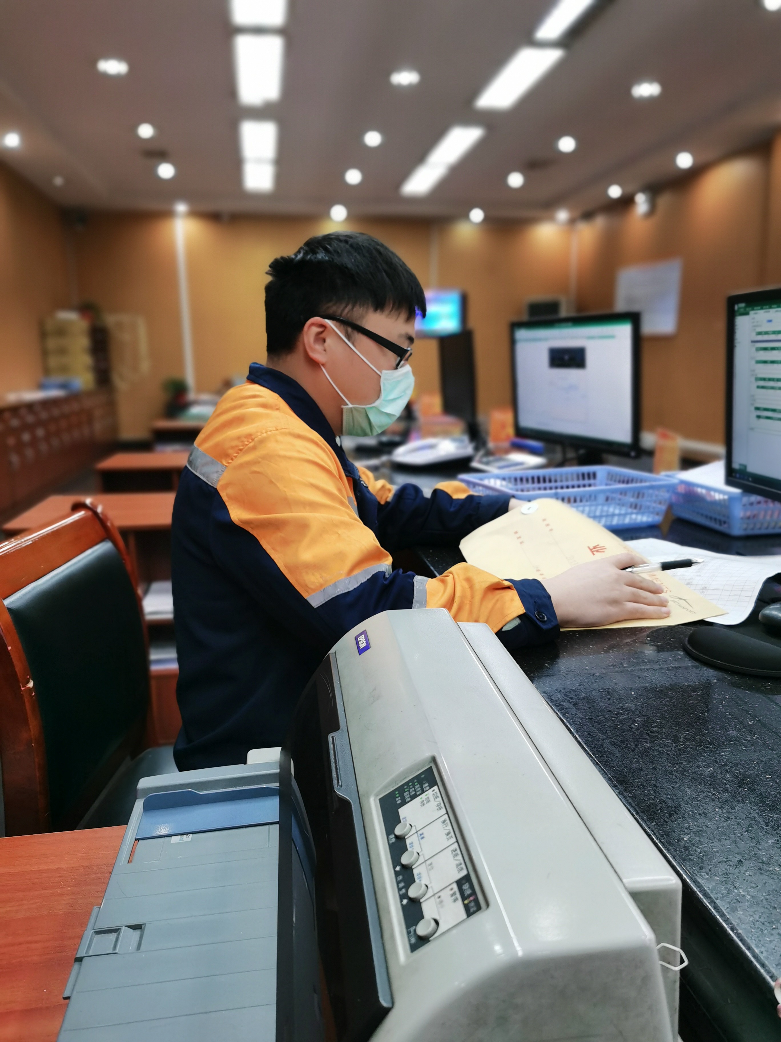 相隔200米的相守白云机场物流双职工夫妻坚守战疫第一线